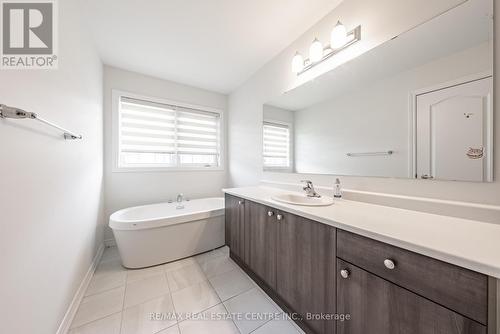 391 Athabasca Common, Oakville, ON - Indoor Photo Showing Bathroom