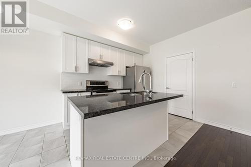 391 Athabasca Common, Oakville, ON - Indoor Photo Showing Kitchen With Double Sink