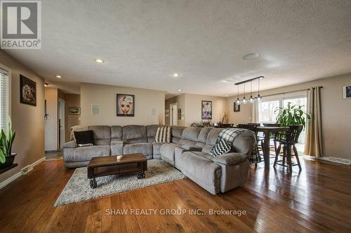 5 Eleanor Court, Tillsonburg, ON - Indoor Photo Showing Living Room