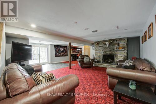 5 Eleanor Court, Tillsonburg, ON - Indoor Photo Showing Living Room With Fireplace