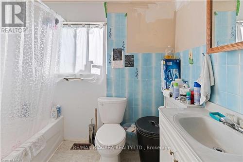 4403 Park Street, Niagara Falls, ON - Indoor Photo Showing Bathroom