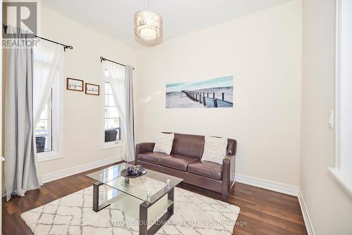 4460 Eclipse Way, Niagara Falls, ON - Indoor Photo Showing Living Room