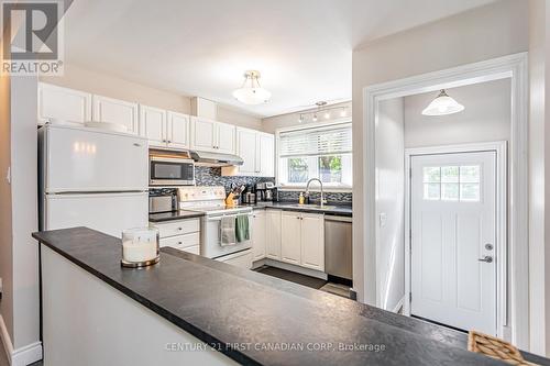 213 Manitoulin Drive, London, ON - Indoor Photo Showing Kitchen