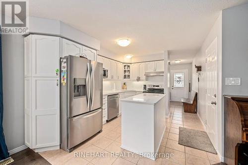 627 Fieldgate Circle, London, ON - Indoor Photo Showing Kitchen