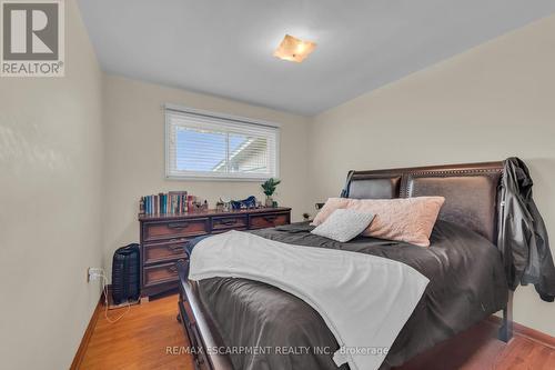 122 Rainbow Drive, Hamilton, ON - Indoor Photo Showing Bedroom