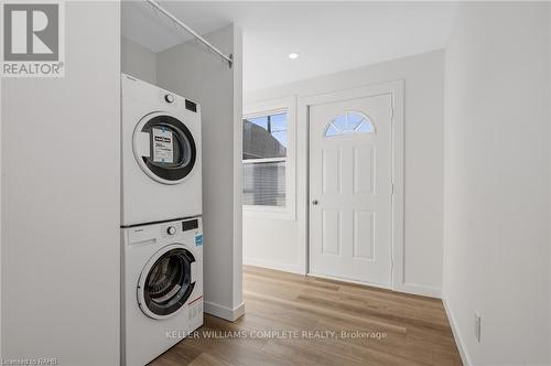 361 Simpson Avenue, Welland, ON - Indoor Photo Showing Laundry Room