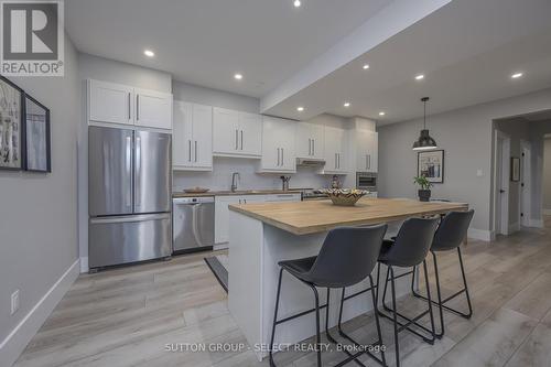 185 Commissioners Road E, London, ON - Indoor Photo Showing Kitchen With Upgraded Kitchen
