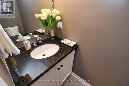 48 - 377 Glancaster Road, Hamilton, ON - Indoor Photo Showing Bathroom