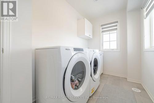 38 Lowes Hill Circle, Caledon, ON - Indoor Photo Showing Laundry Room