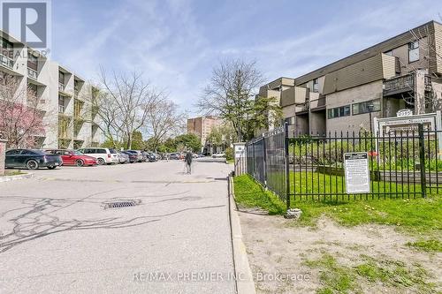 140 - 2095 Roche Court, Mississauga, ON - Outdoor