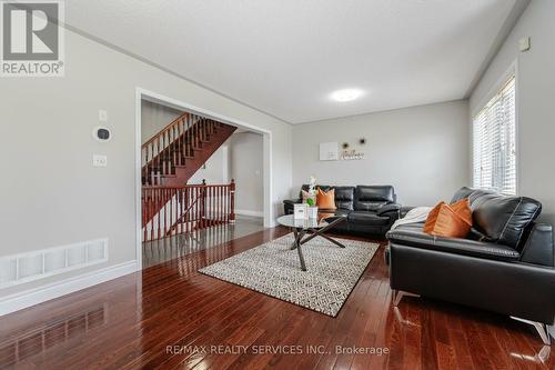 83 Decker Hollow Circle, Brampton, ON - Indoor Photo Showing Living Room