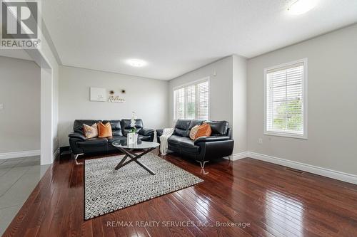83 Decker Hollow Circle, Brampton, ON - Indoor Photo Showing Living Room