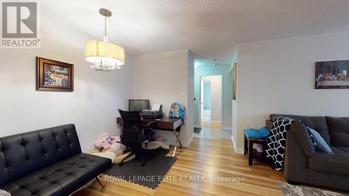 202 - 700 Constellation Drive, Mississauga, ON - Indoor Photo Showing Living Room