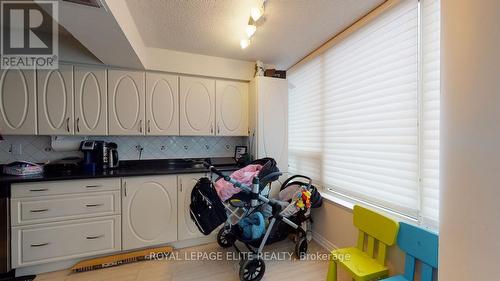 202 - 700 Constellation Drive, Mississauga, ON - Indoor Photo Showing Kitchen