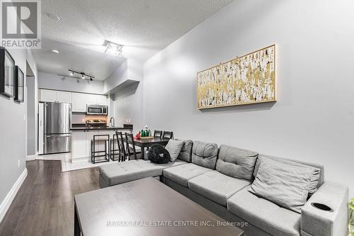 17 - 615 Shoreline Drive, Mississauga, ON - Indoor Photo Showing Living Room