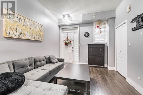 17 - 615 Shoreline Drive, Mississauga, ON - Indoor Photo Showing Living Room