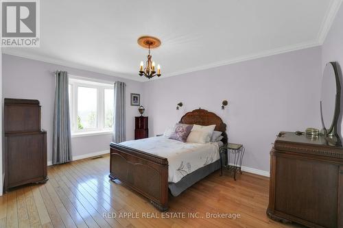 31 Mulock Drive, Bradford West Gwillimbury, ON - Indoor Photo Showing Bedroom