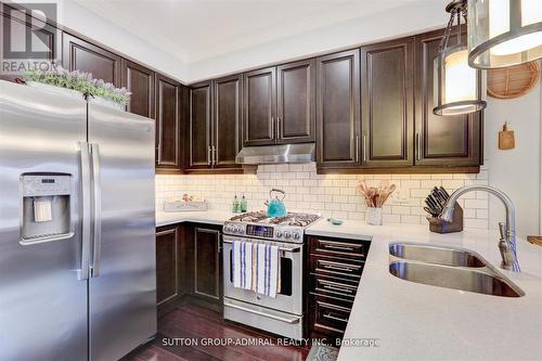 137 Venice Gate Drive, Vaughan, ON - Indoor Photo Showing Kitchen With Double Sink With Upgraded Kitchen