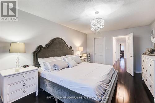 137 Venice Gate Drive, Vaughan, ON - Indoor Photo Showing Bedroom