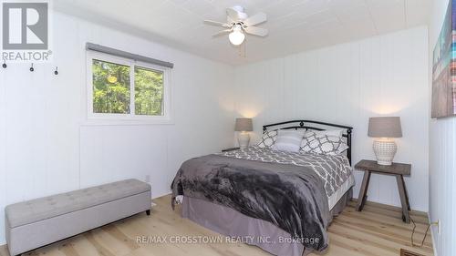 69 Lesperance Road, Tiny, ON - Indoor Photo Showing Bedroom