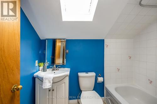 585 Maiden Lane, Peterborough, ON - Indoor Photo Showing Bathroom