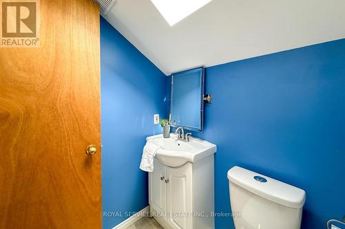 585 Maiden Lane, Peterborough, ON - Indoor Photo Showing Bathroom