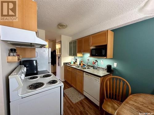 5 116 Acadia Court, Saskatoon, SK - Indoor Photo Showing Kitchen With Double Sink