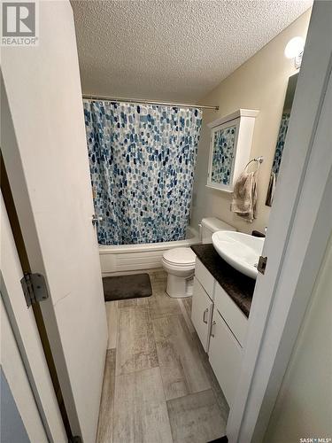 5 116 Acadia Court, Saskatoon, SK - Indoor Photo Showing Bathroom