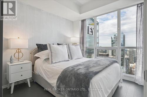 5215 - 70 Temperance Street, Toronto, ON - Indoor Photo Showing Bedroom