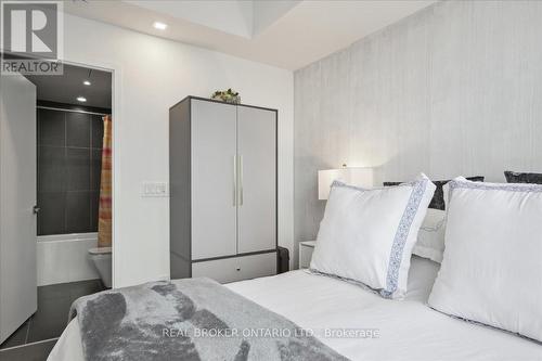 5215 - 70 Temperance Street, Toronto, ON - Indoor Photo Showing Bedroom