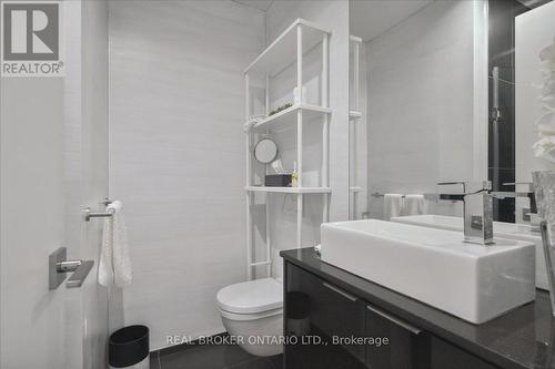5215 - 70 Temperance Street, Toronto, ON - Indoor Photo Showing Bathroom