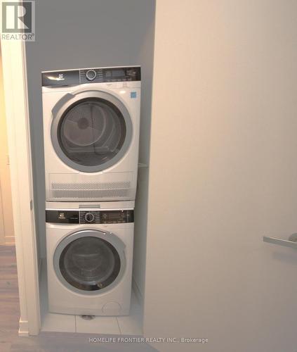 2009 - 55 Cooper Street, Toronto, ON - Indoor Photo Showing Laundry Room