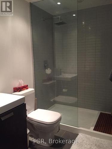 220 - 629 King Street W, Toronto, ON - Indoor Photo Showing Bathroom
