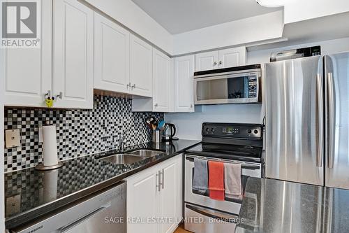 1001 - 43 Eglinton Avenue, Toronto, ON - Indoor Photo Showing Kitchen With Double Sink