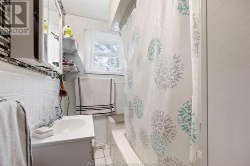 1819 Francois, Windsor, ON - Indoor Photo Showing Bathroom