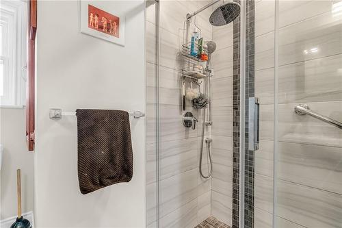 128 Hardale Crescent, Hamilton, ON - Indoor Photo Showing Bathroom