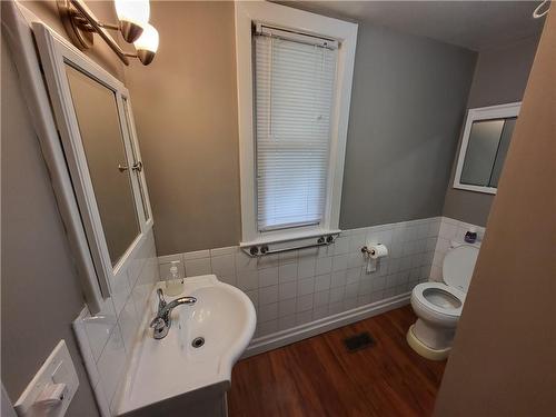 321 Charlton Avenue W, Hamilton, ON - Indoor Photo Showing Bathroom