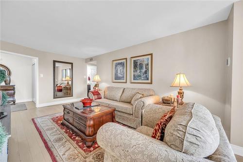4450 Tucana Court|Unit #1503, Mississauga, ON - Indoor Photo Showing Living Room