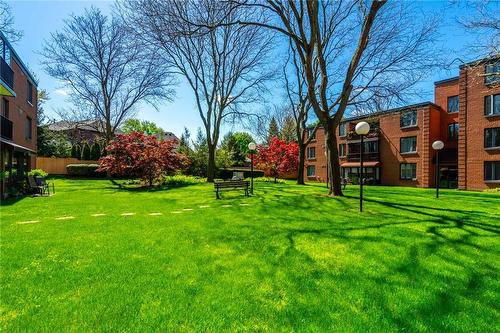 enjoy a private park setting in the courtyard - 150 Wilson Street W|Unit #305, Ancaster, ON - Outdoor