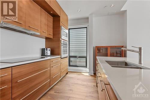 Note kitchen window. - 90 George Street Unit#402, Ottawa, ON - Indoor Photo Showing Kitchen With Double Sink