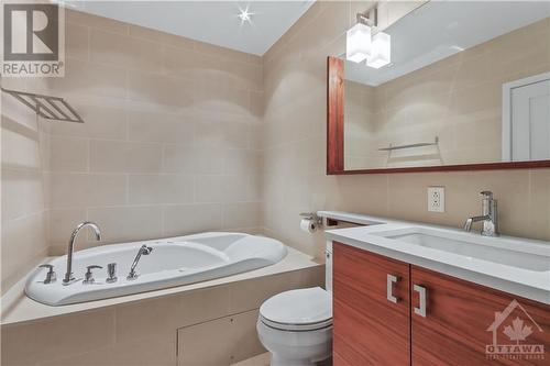 Jacuzzi. - 90 George Street Unit#402, Ottawa, ON - Indoor Photo Showing Bathroom