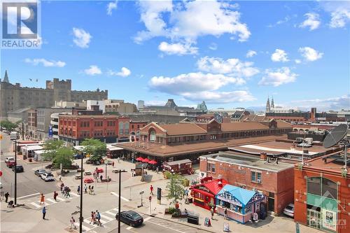 Enjoy strolling the byword market at your doorstep. - 90 George Street Unit#402, Ottawa, ON - Outdoor With View