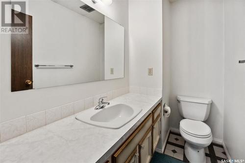 509 Dalhousie Crescent, Saskatoon, SK - Indoor Photo Showing Bathroom