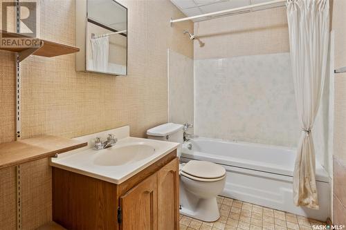 509 Dalhousie Crescent, Saskatoon, SK - Indoor Photo Showing Bathroom