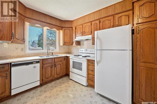 509 Dalhousie Crescent, Saskatoon, SK - Indoor Photo Showing Kitchen With Double Sink