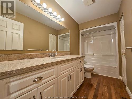 31 Paxton Drive, Chatham, ON - Indoor Photo Showing Bathroom