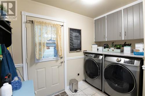 51 Pine Drive, Wallaceburg, ON - Indoor Photo Showing Laundry Room