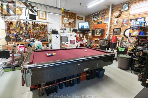 51 Pine Drive, Wallaceburg, ON - Indoor Photo Showing Garage