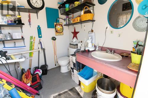 51 Pine Drive, Wallaceburg, ON - Indoor Photo Showing Bathroom