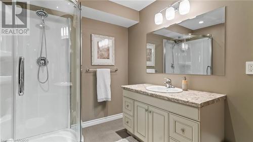 696 22Nd Avenue, Hanover, ON - Indoor Photo Showing Bathroom